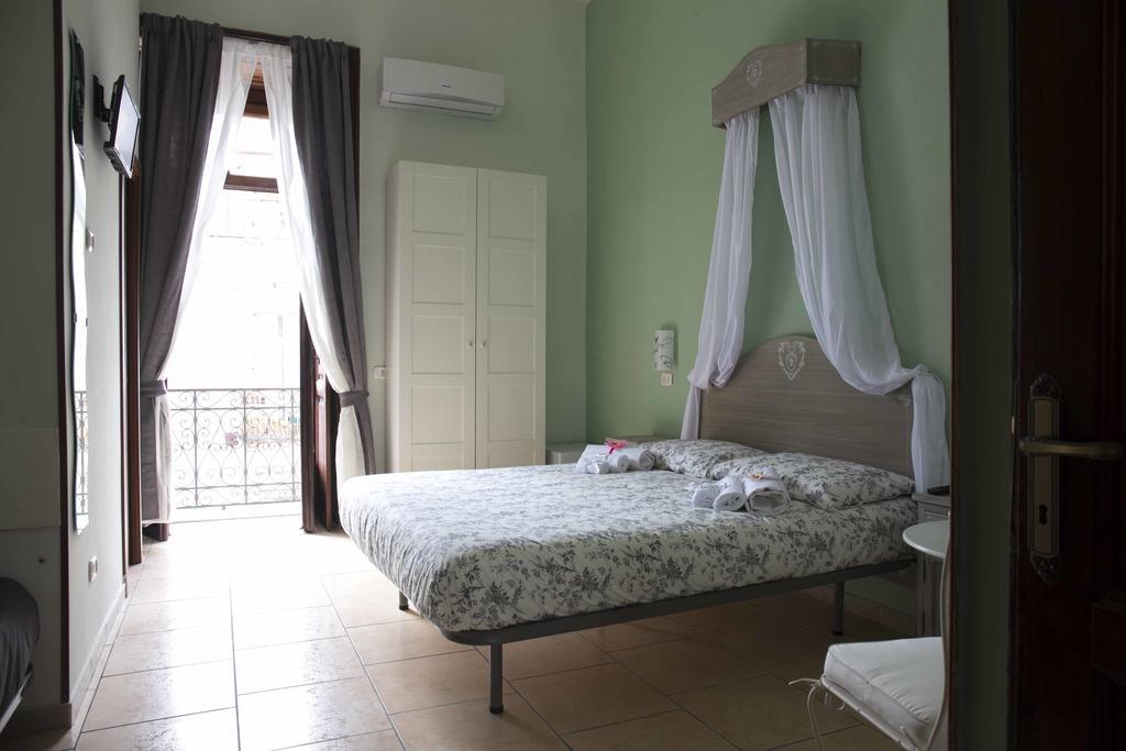 B&B Room 116 Наполи Стая снимка